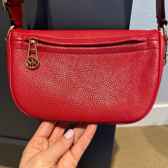 Slater Extra-Small Pebbled Leather Sling Pack - Picture 5 of 5